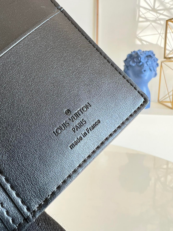l**is V*t*n brazza wallet