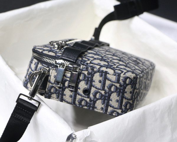 D*or safari messenger bag