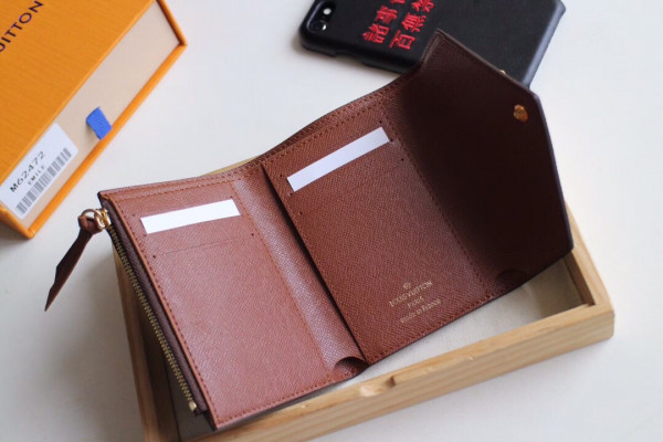l**is V*t*n victorine wallet