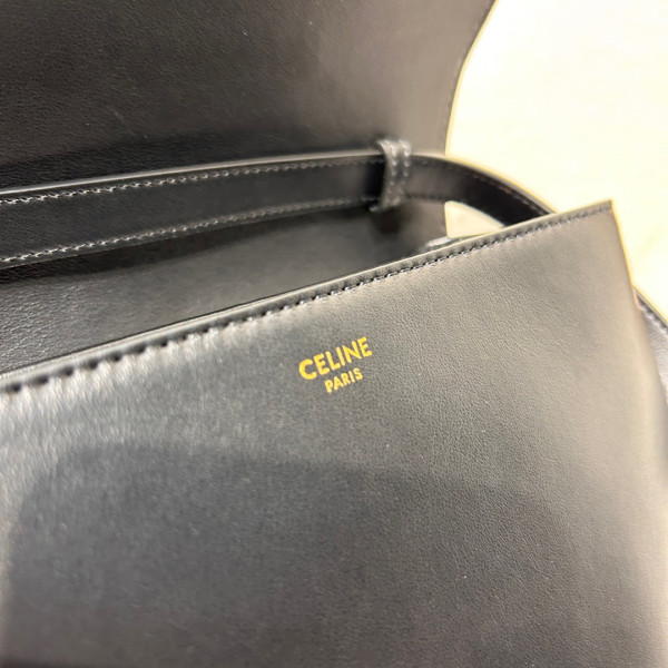 Ce**e medium tabou in smooth calfskin