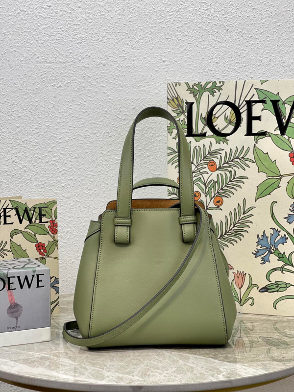 LOEWE Hammock Nugget bag