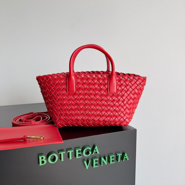 Bo*te*ga ve*ne*ta mini cabat