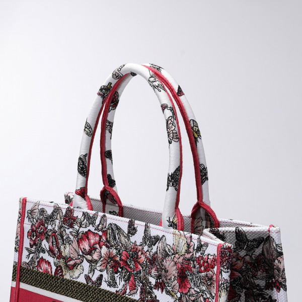 medium D*or book tote