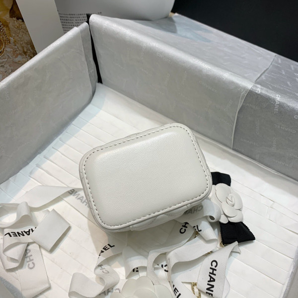 CL SMALL VANITY WITH CHAIN
