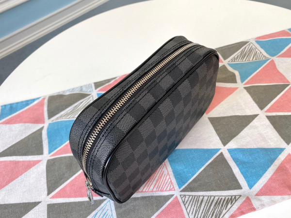 l**is V*t*n toiletry pouch pm