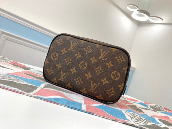 l**is V*t*n toiletry pouch pm