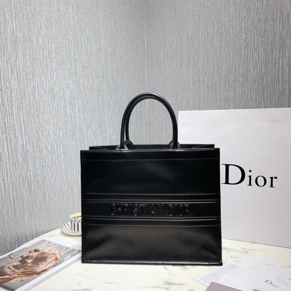 large D*or book tote