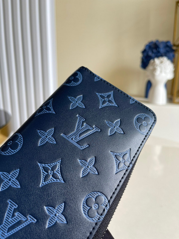 l**is V*t*n zippy wallet