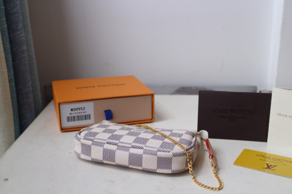 l**is V*t*n mini pochette accessoires