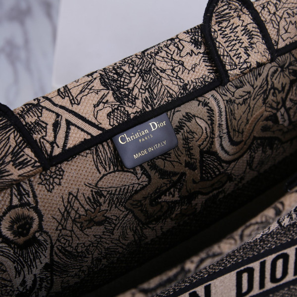 large D*or book tote