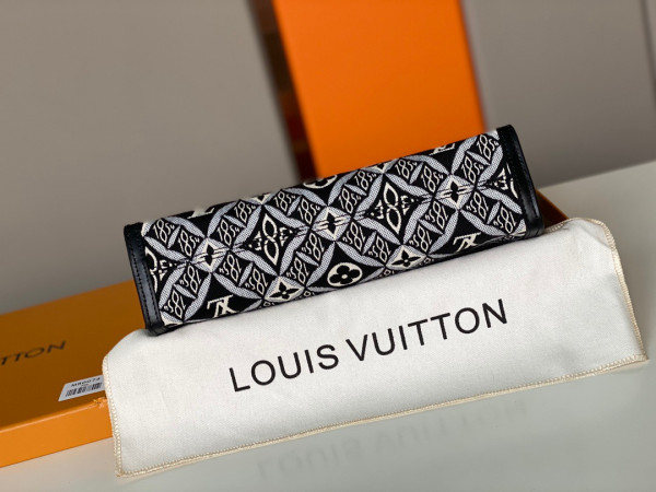 l**is V*t*n since 1854 toiletry pouch 26
