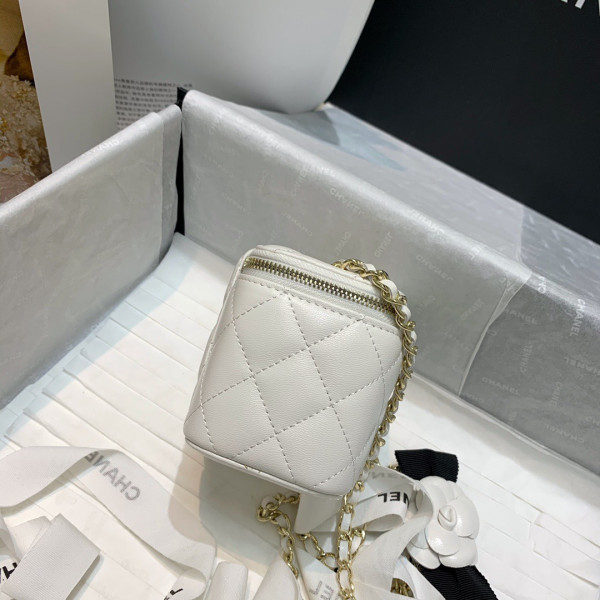 CL SMALL VANITY WITH CHAIN