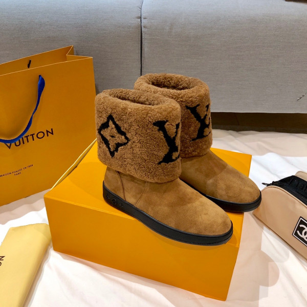l**is V*t*n boots