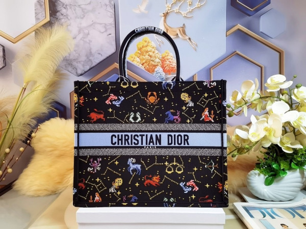 large D*or book tote
