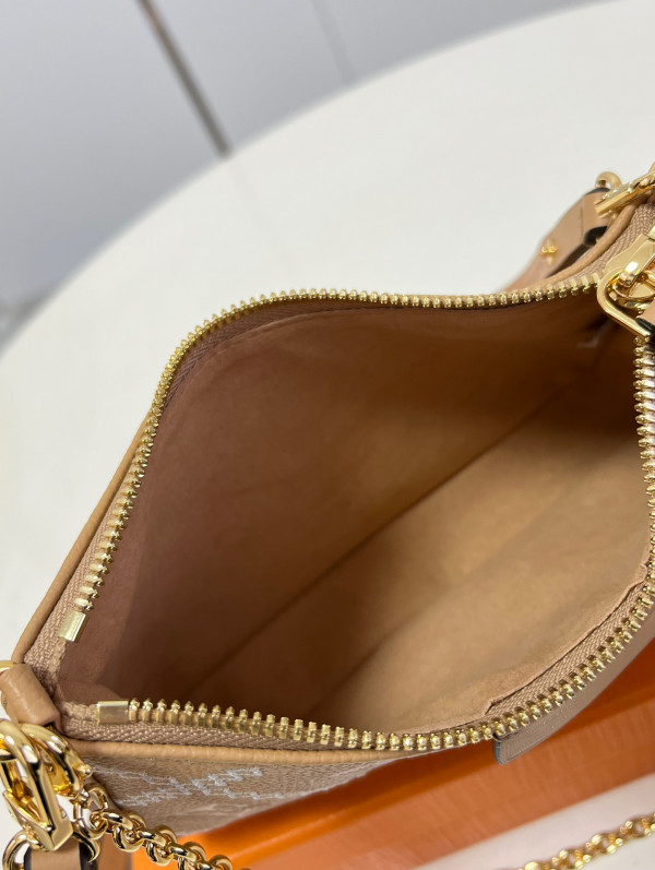 l**is V*t*n easy pouch on strap