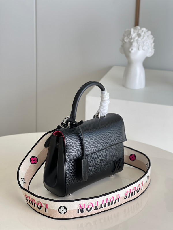 l**is V*t*n cluny mini