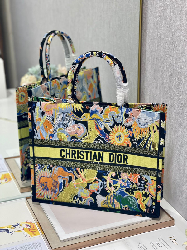 large D*or book tote