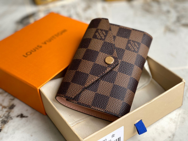 l**is V*t*n victorine wallet