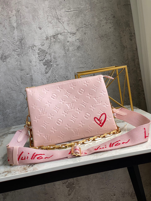 l**is V*t*n limited edition -coussin pm