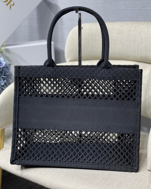 medium D*or book tote
