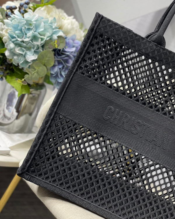 large D*or book tote