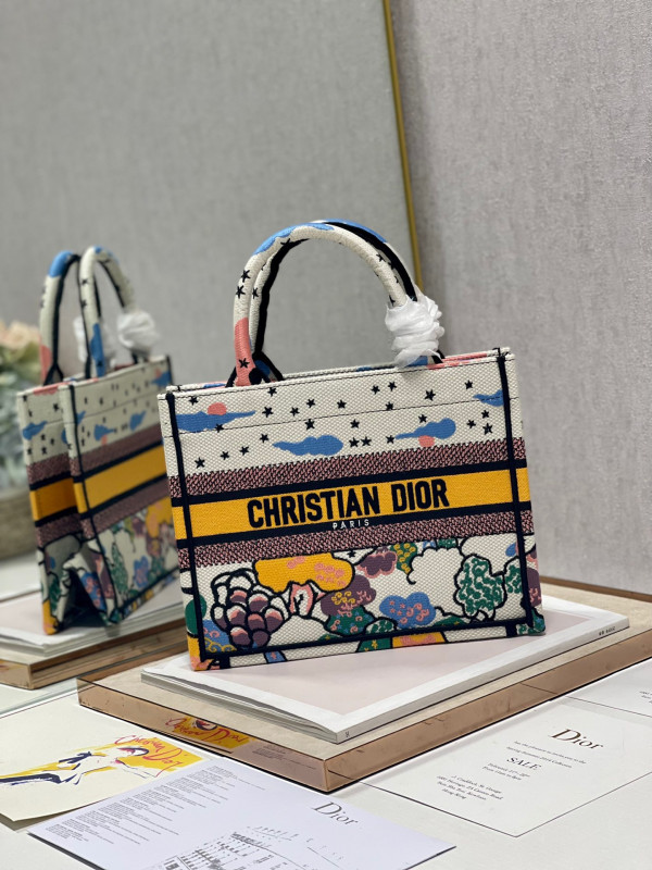 small D*or book tote