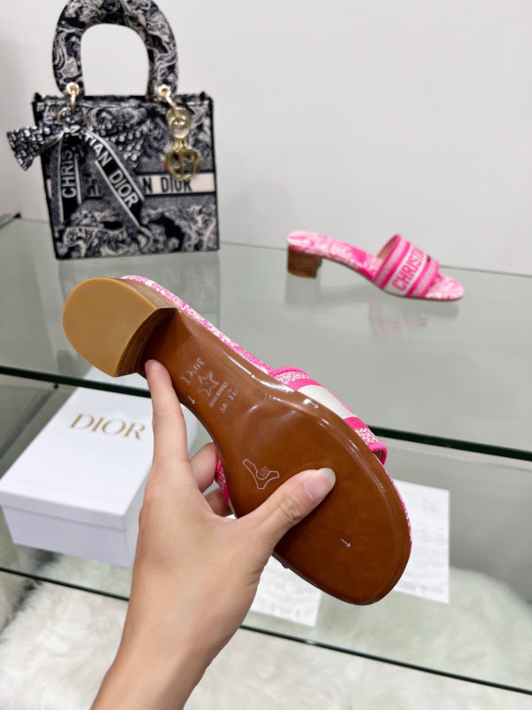 D*or dway heeled slide
