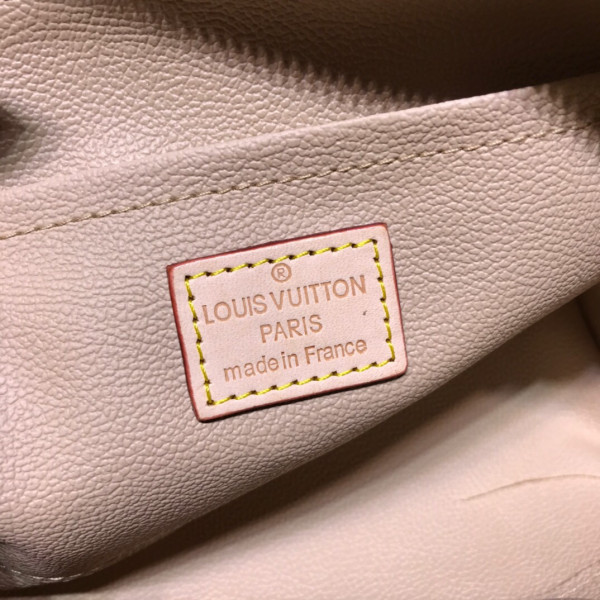 l**is V*t*n cosmetic pouch gm