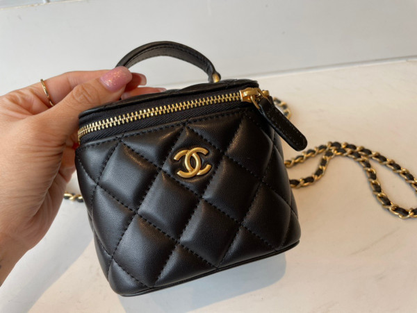 CL VANITY CASE