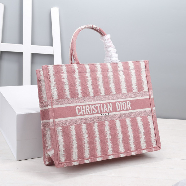 large D*or book tote