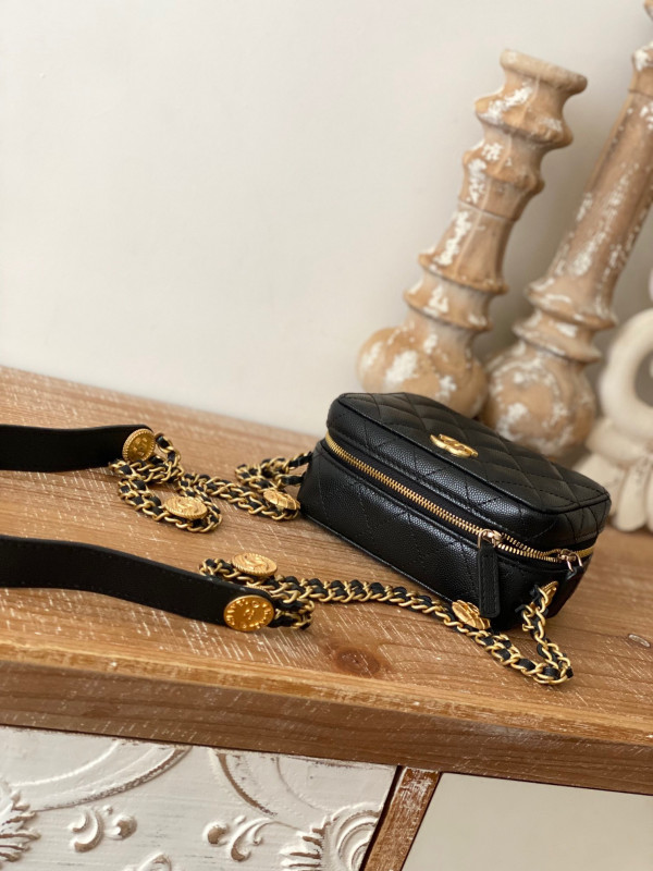 CL VANITY CASE