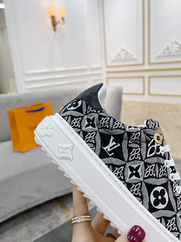 l**is V*t*n women"s time out sneaker