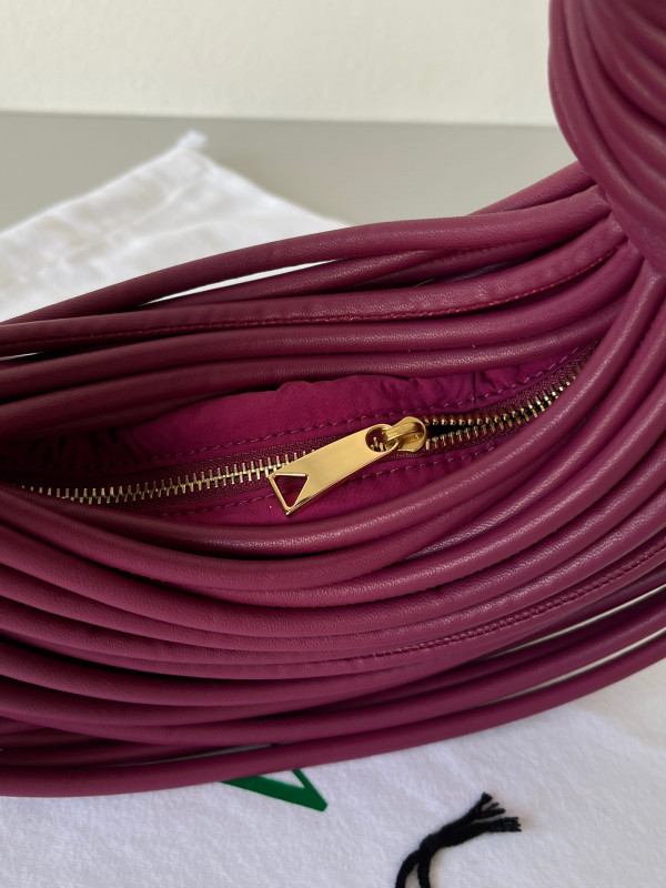 Bo*te*ga ve*ne*ta double knot