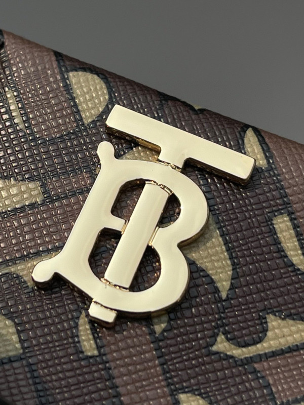 B**rry bucket bag
