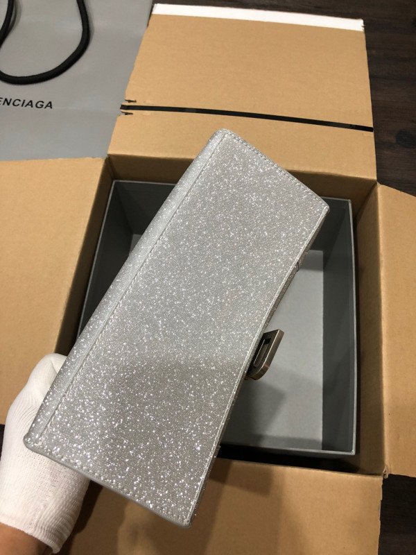 Ba*len*cia*ga hourglass