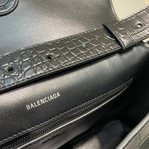 Ba*len*cia*ga downtown medium shoulder bag