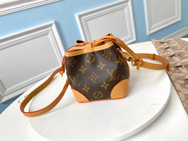 l**is V*t*n noÉ purse