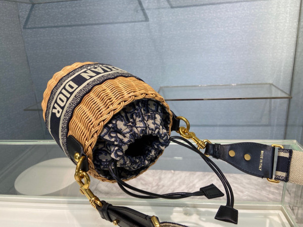 D*or wicker bucket bag