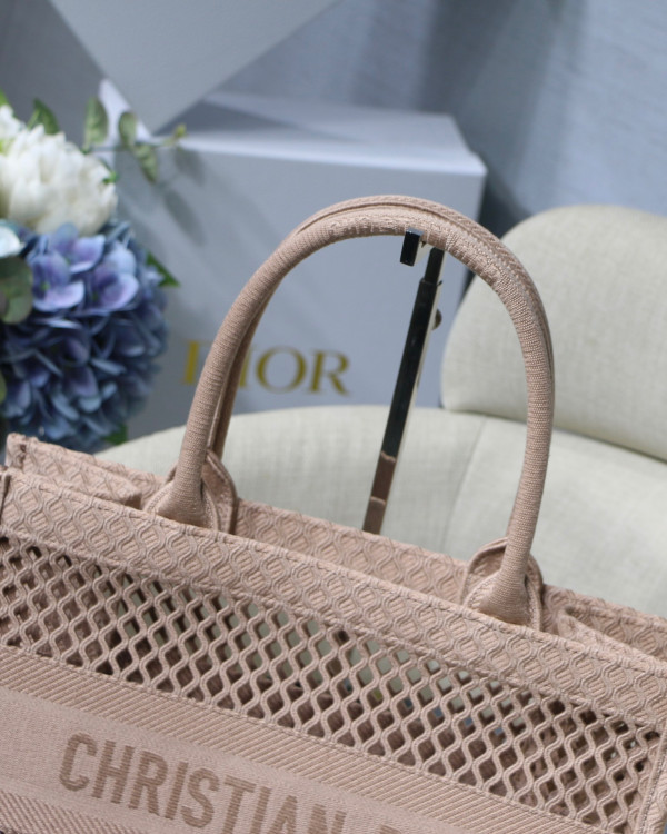 medium D*or book tote