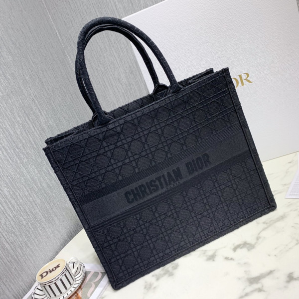large D*or book tote