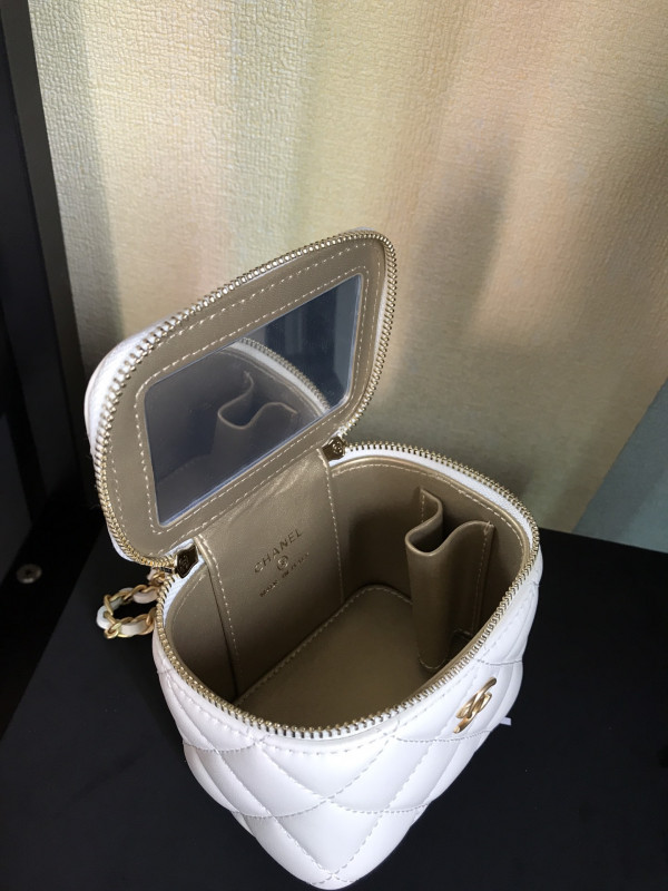 CL SMALL VANITY WITH CHAIN