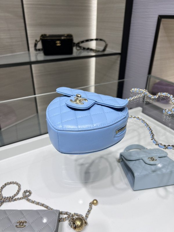 CL HEART CLUTCH WITH CHAIN
