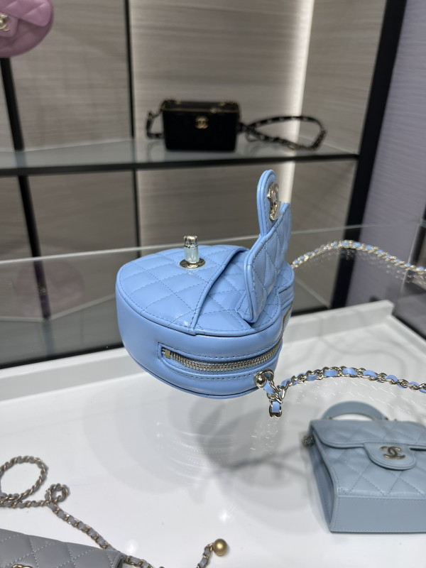 CL HEART CLUTCH WITH CHAIN
