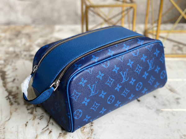 l**is V*t*n dopp kit toilet pouch