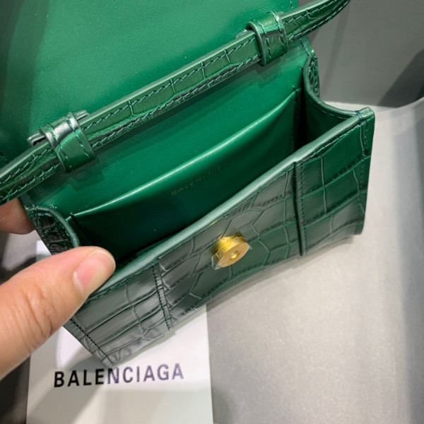 Ba*len*cia*ga hourglass
