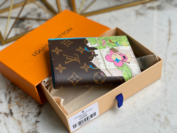 l**is V*t*n passport cover