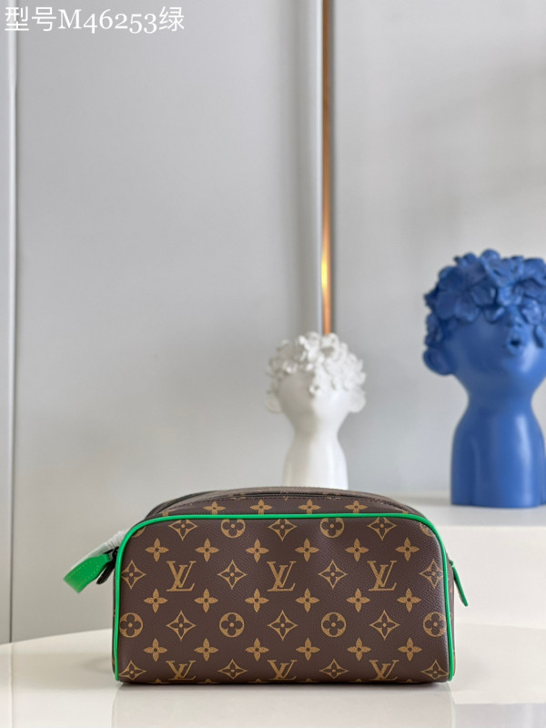l**is V*t*n dopp kit toilet pouch
