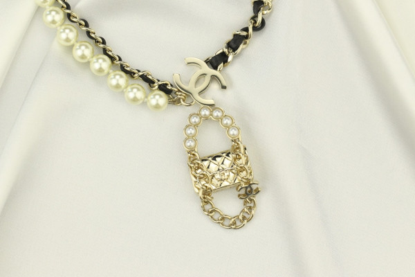CL NECKLACE