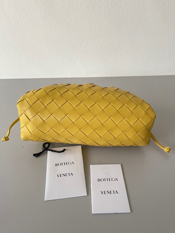 Bo*te*ga ve*ne*ta mini pouch
