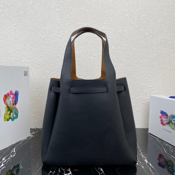 Pra*a leather tote